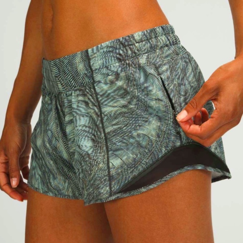 LULULEMON - Hotte Hot 2.5inch,  Dimensional Icing Blue Multi/Black